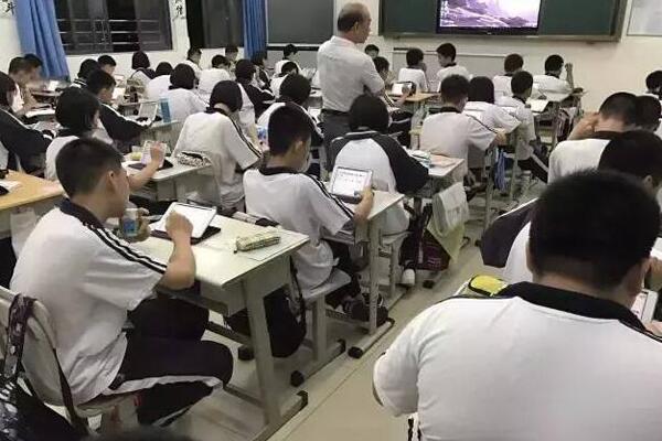 学生人手一台平板电脑